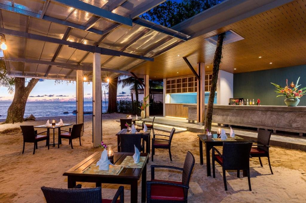 Restaurant, Khaolak Wanaburee Resort in Khao Lak
