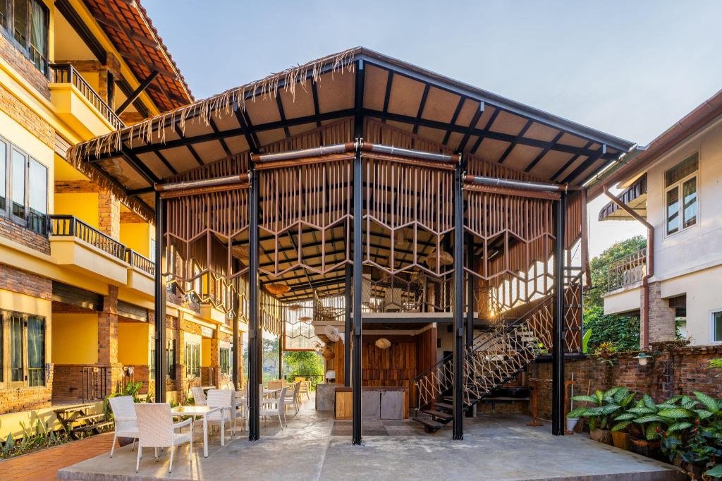Restaurant, Motive Cottage Resort in Khao Lak