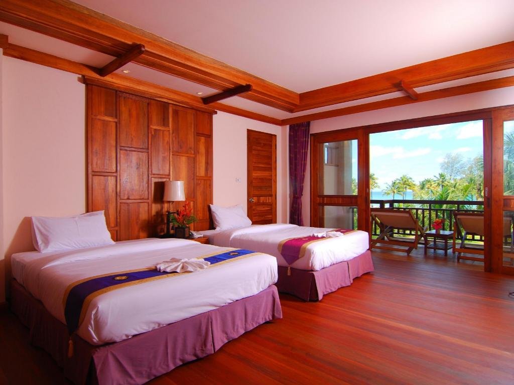 Grand Deluxe Jacuzzi, Andamania Beach Resort, Khaolak in Khao Lak