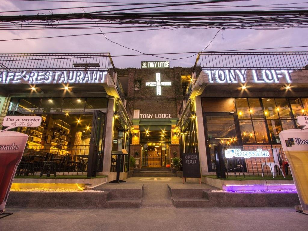 Entrance, Tony Lodge in Khao Lak